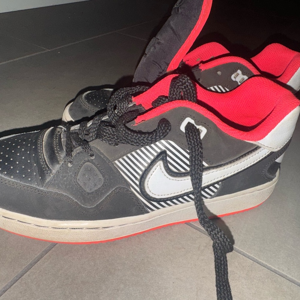 Nike Air Force  Black & hot pink Low-Top Sneakers